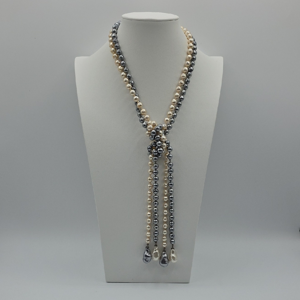 Sophisticated Vintage Dual-Tone Pearl Necklace